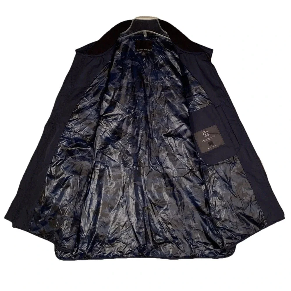 Men's Large Banana Republic Quilted Navy Zip Up‎ Vest With Zippered Pockets.